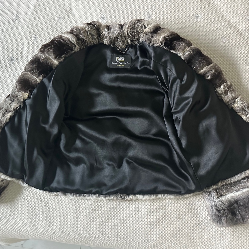 Authentic Genuine Chinchilla Waist-Length Jacket in Medium, Pristine Condition - Picture 6 of 9